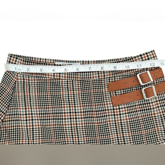 BB Dakota Checkered A-Line Skirt with Buckle Details - Picture 5 of 5